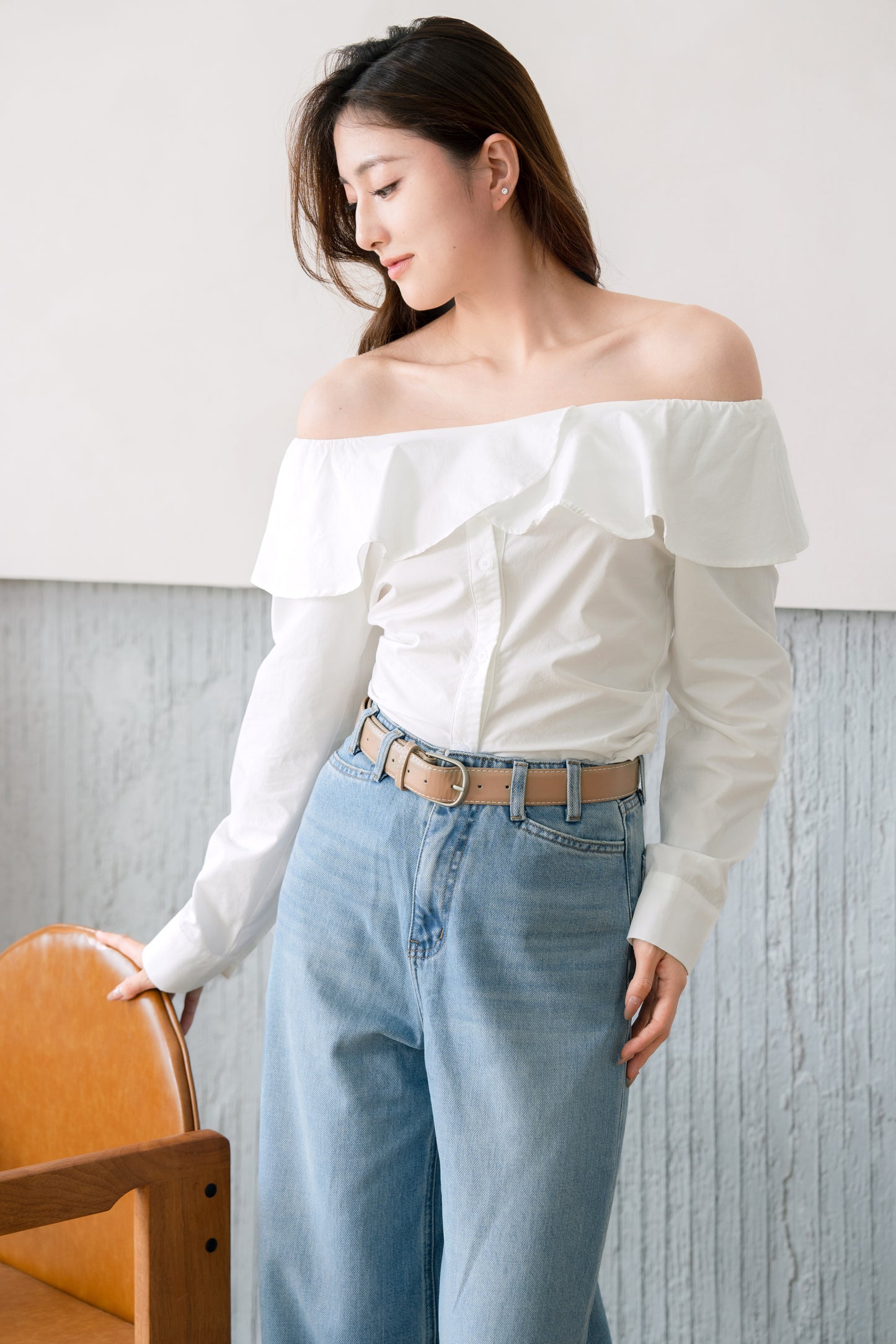 Wide-Leg Jeans with Belt