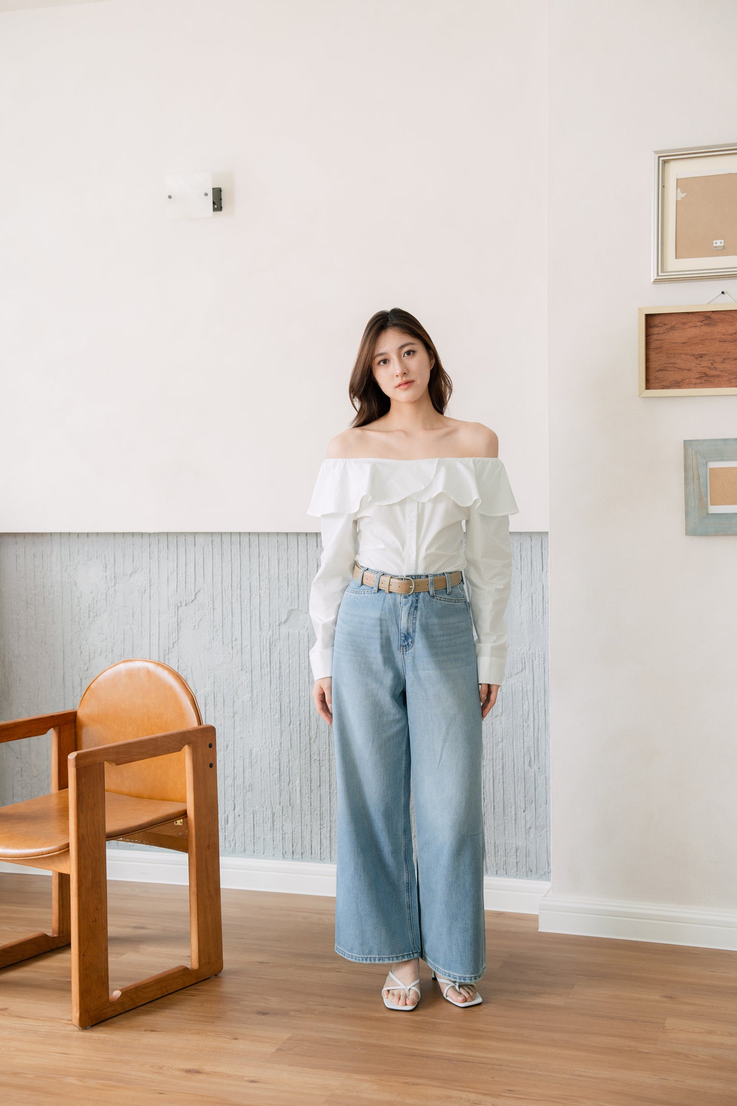 Wide-Leg Jeans with Belt