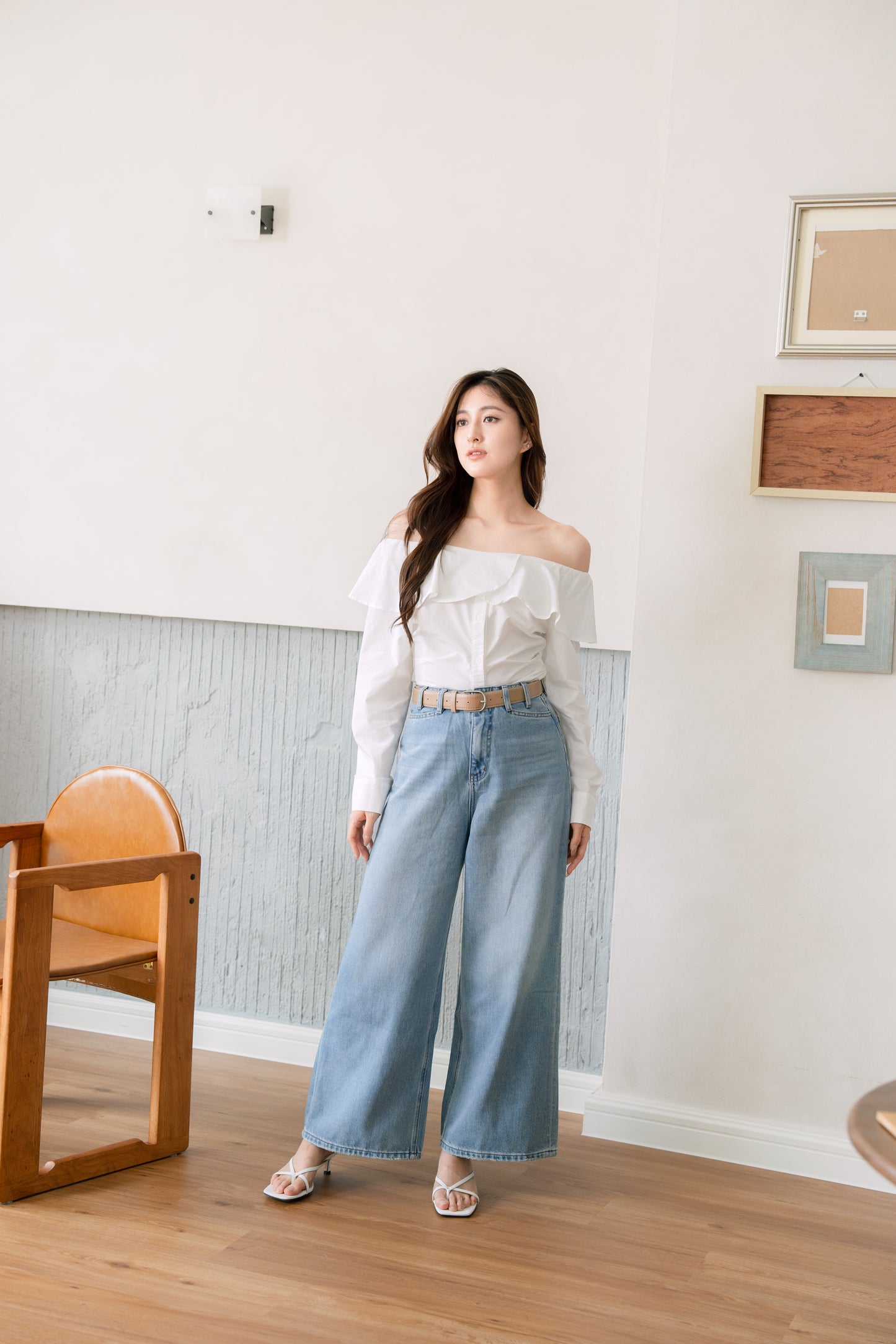 Wide-Leg Jeans with Belt