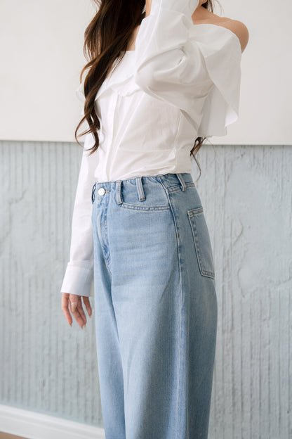 Wide-Leg Jeans with Belt